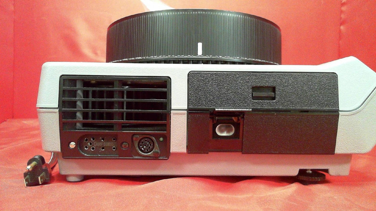 Kodak Ektagraphic III AMT Slide Projector with Remote & Wireless Control