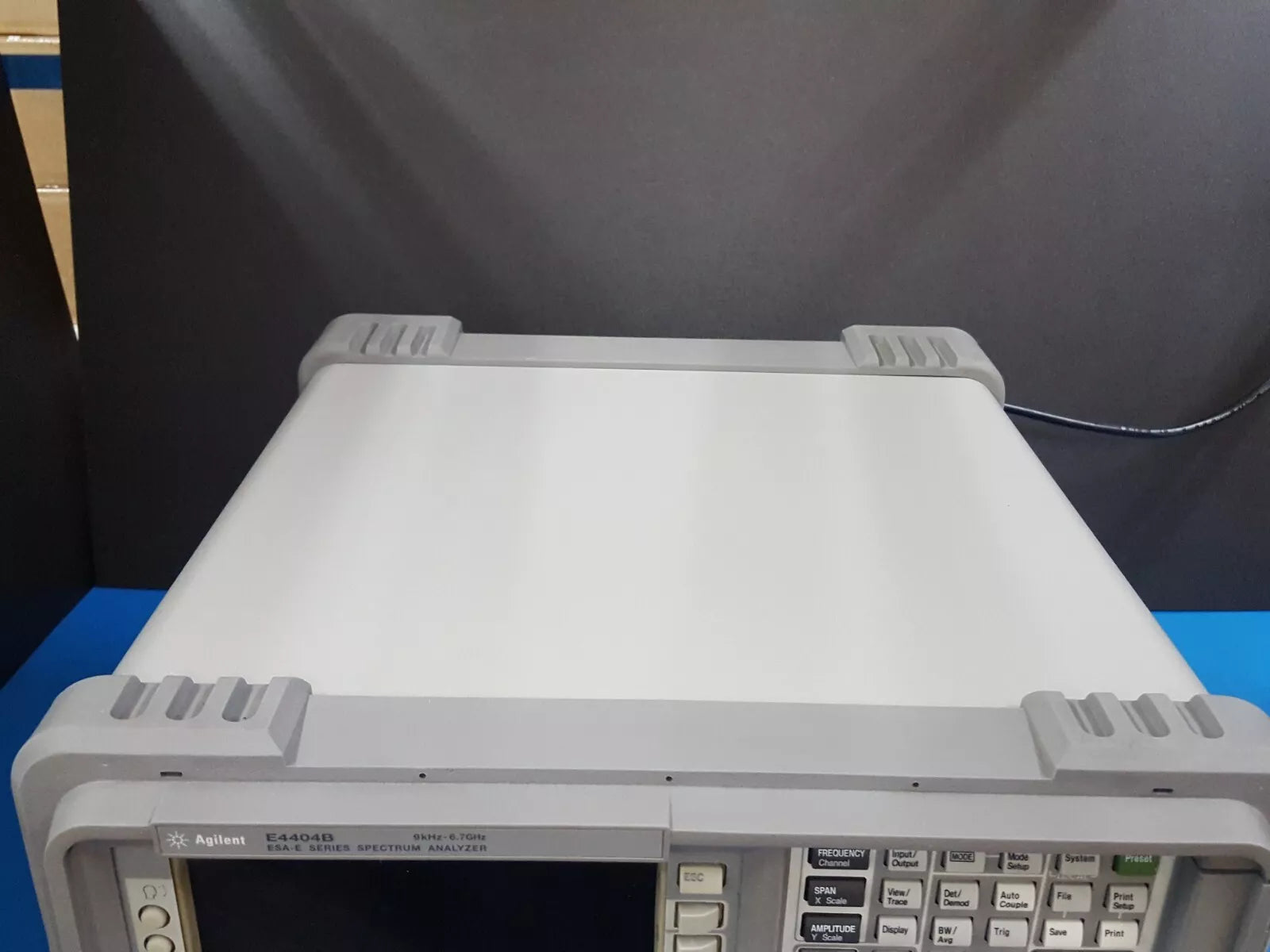 Agilent E4404B Spectrum Analyzer 9kHz - 6.7GHz W/Opt. B72 1D5 A4H 120 (1204)