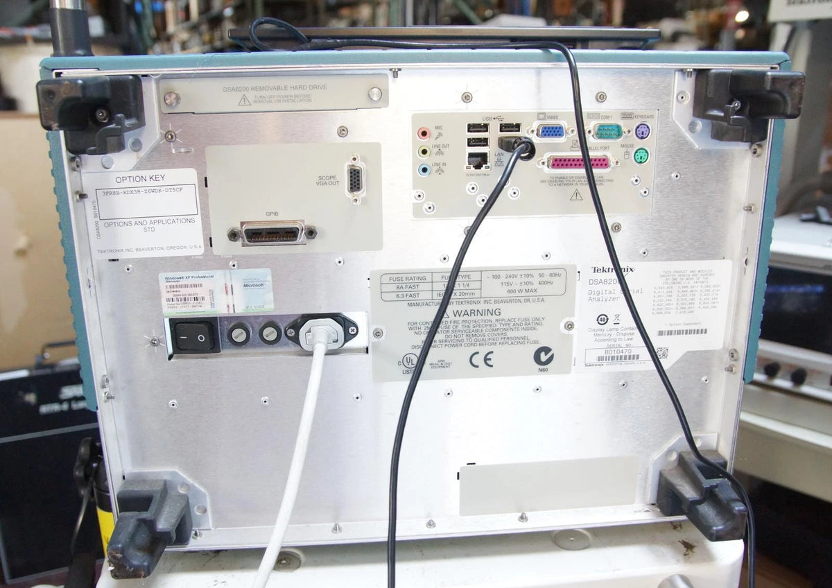 Tektronix DSA8200 Digital Serial Analyzer Sampling Oscilloscope DSA