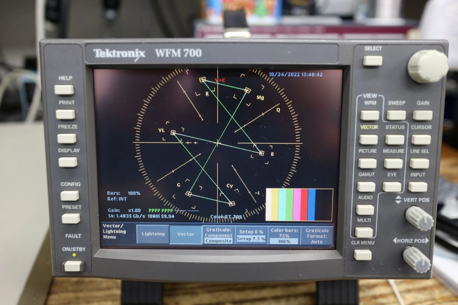 Tektronix WFM700M /01 Multiformat Waveform Monitor