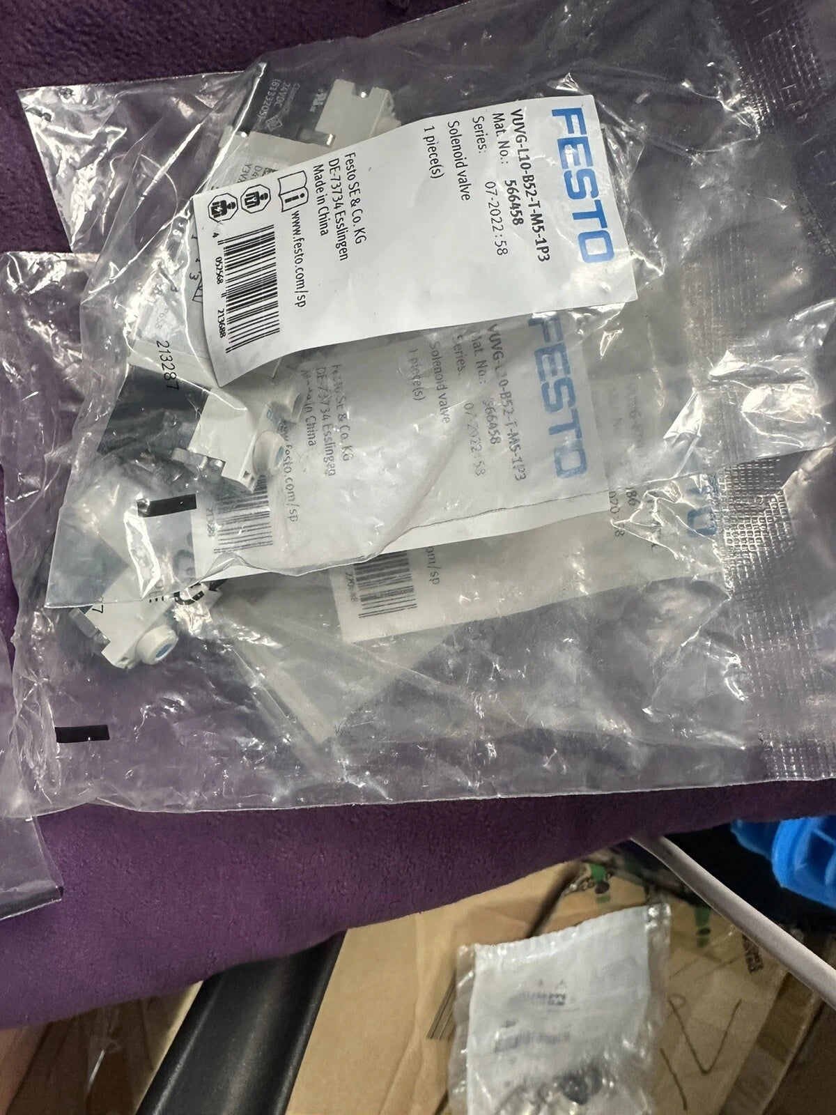 FESTO VUVG-L10-B52-T-M5-1P3 566458: Pneumatic Air Solenoid Valve