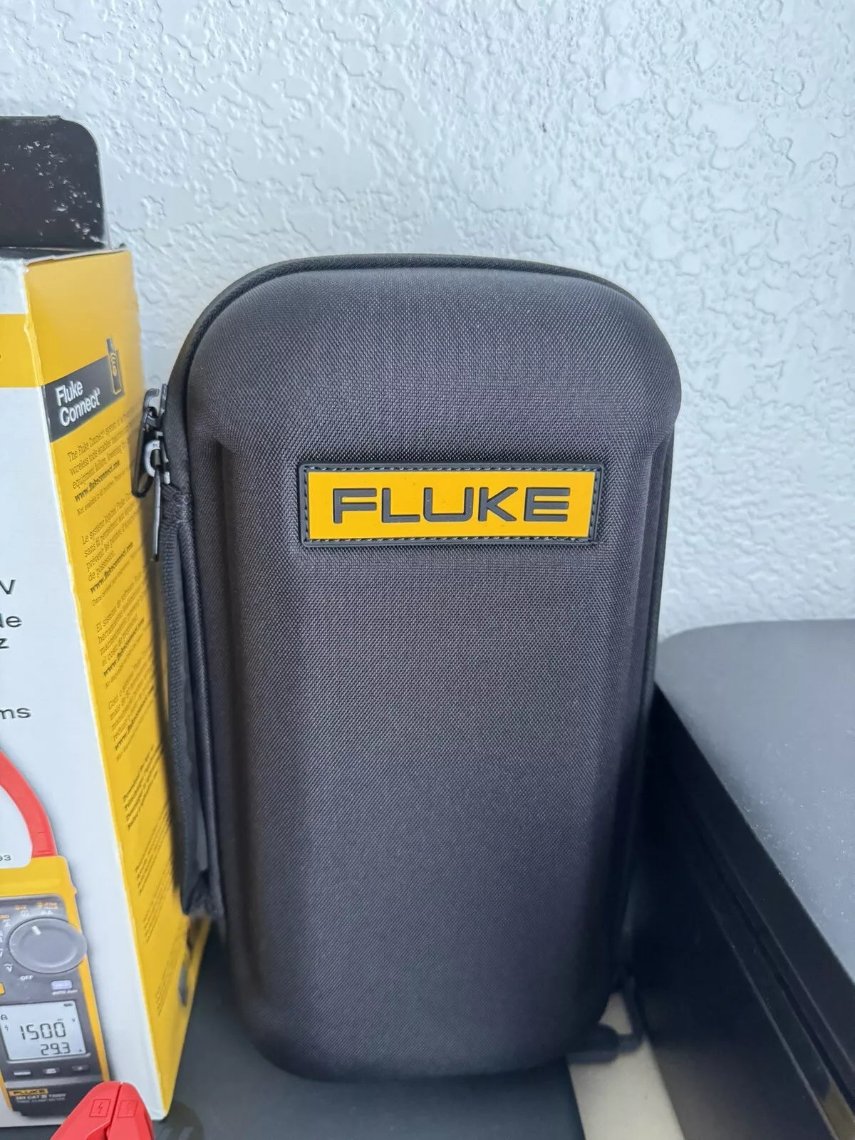 FLUKE 393 FC CAT III 1500 V True-rms Clamp Meter - NEW SEALED