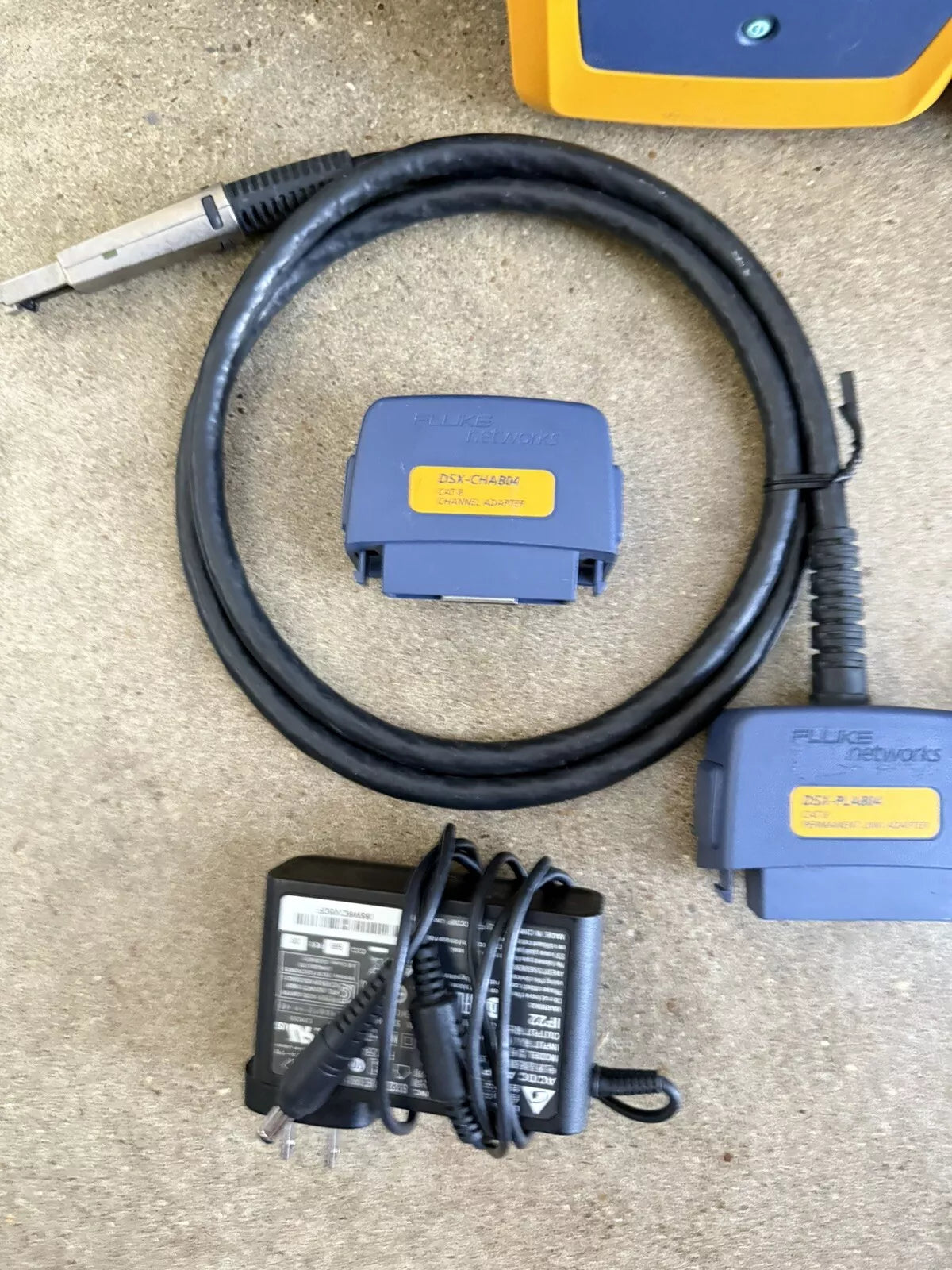 Fluke Networks DSX-8000 Cable Certifier Tester Kit (Calibrated 2023-2024)