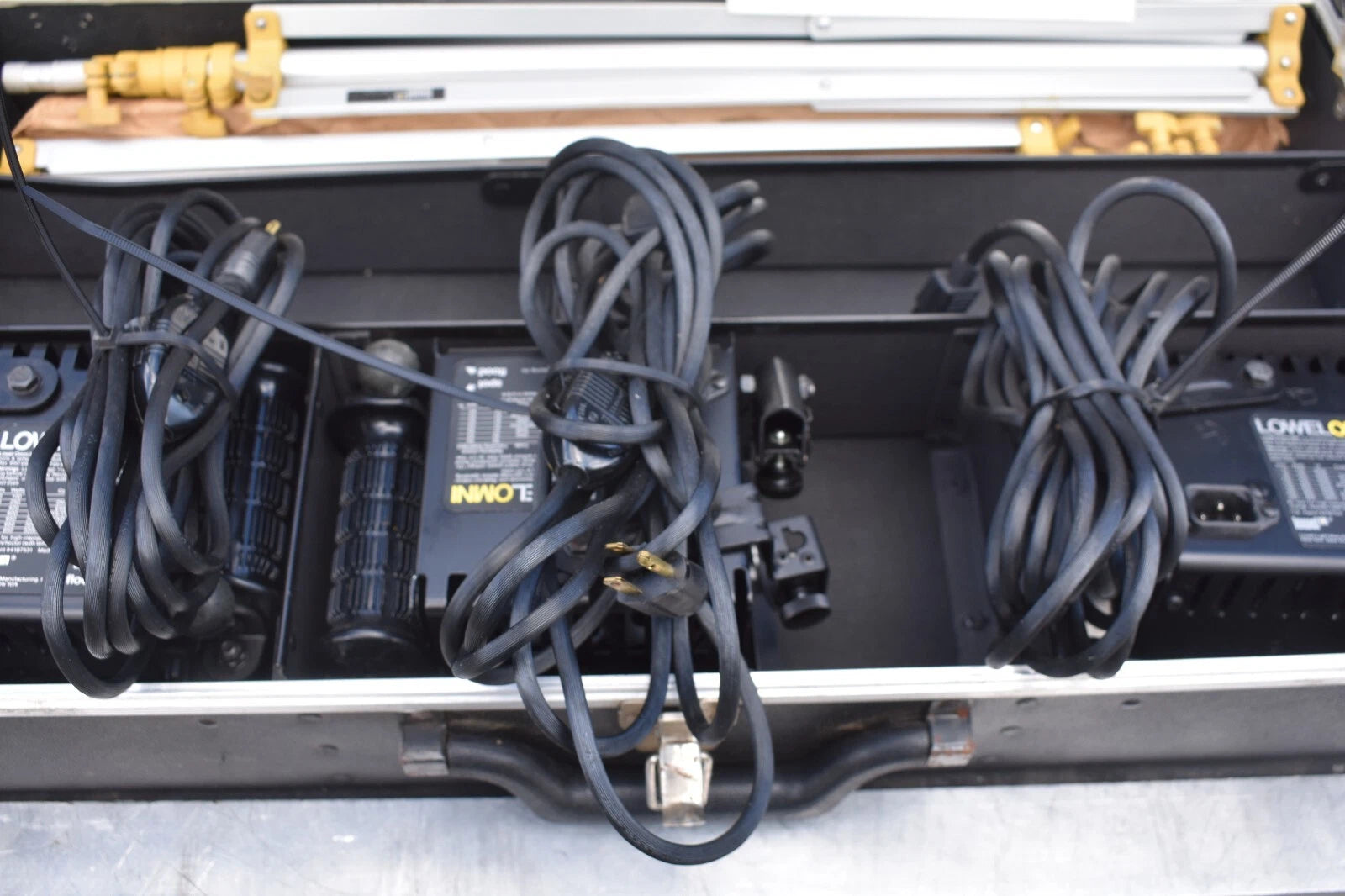Compact Anainstr Digital Multimeter - Voltage, Current, Resistance Measurement