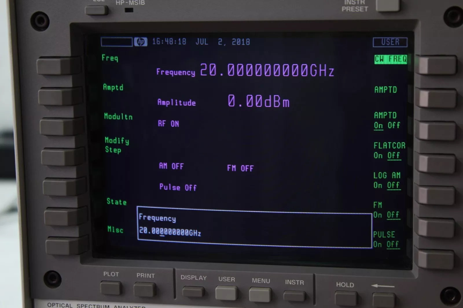 HP 70340A Signal Generator and HP 7000A Display 1-20 GHz with Cert Option 1