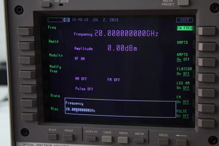 HP 70340A Signal Generator and HP 7000A Display 1-20 GHz with Cert Option 1
