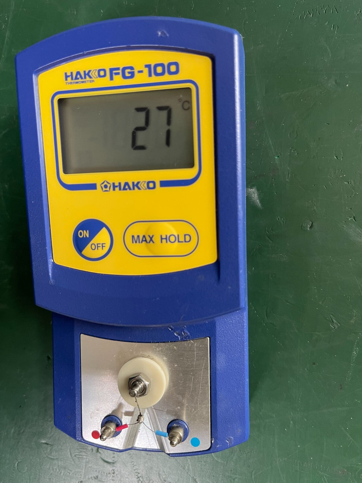 HAKKO FG-100 Thermometer. W/ test sensor lead - XG eqpt