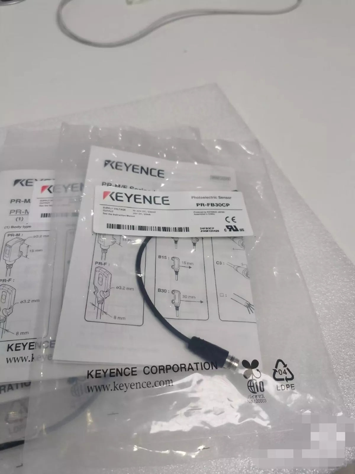 KEYENCE PR-FB30CP Photoelectric Sensor for High-Precision Detection