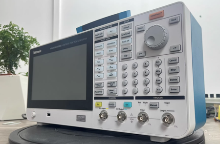1PCS Tektronix AFG31022 Function Signal Generator