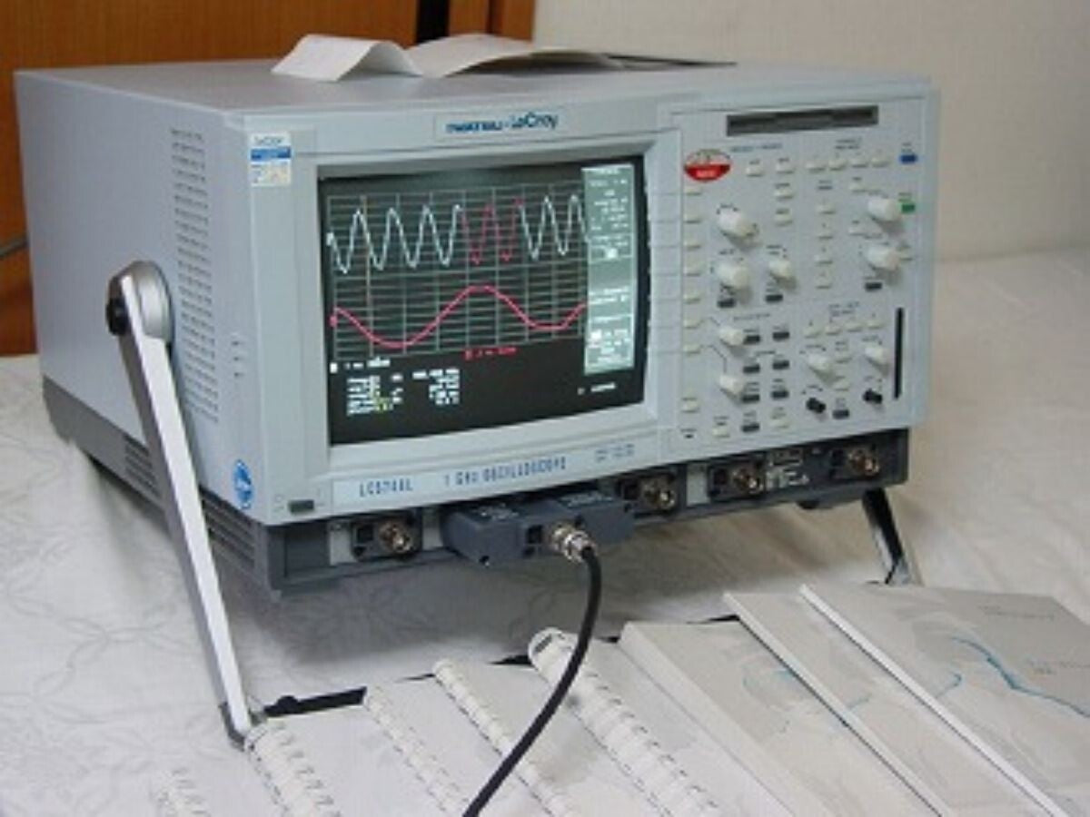LC574AL 1GHz 4ch Digital Oscilloscope by LeCroy