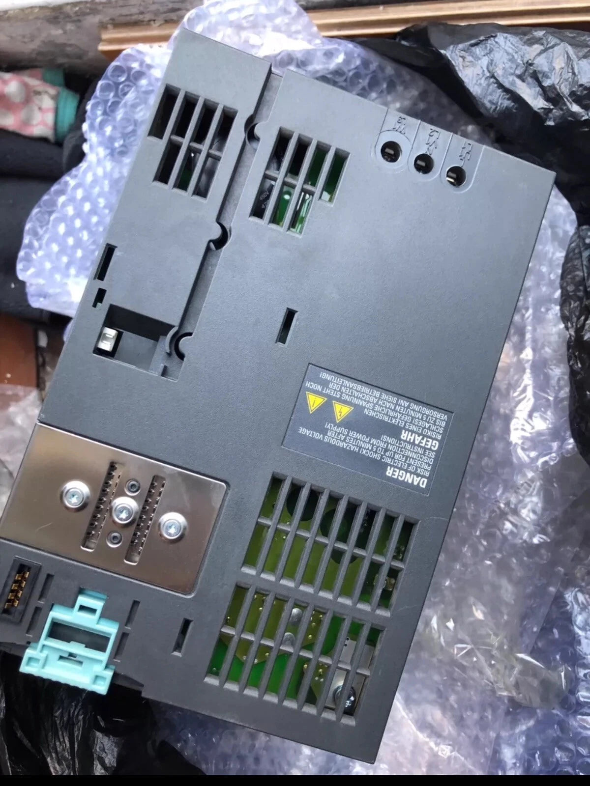 Siemens 6SL3210-1SE21-0UA0: Compact Frequency Inverter