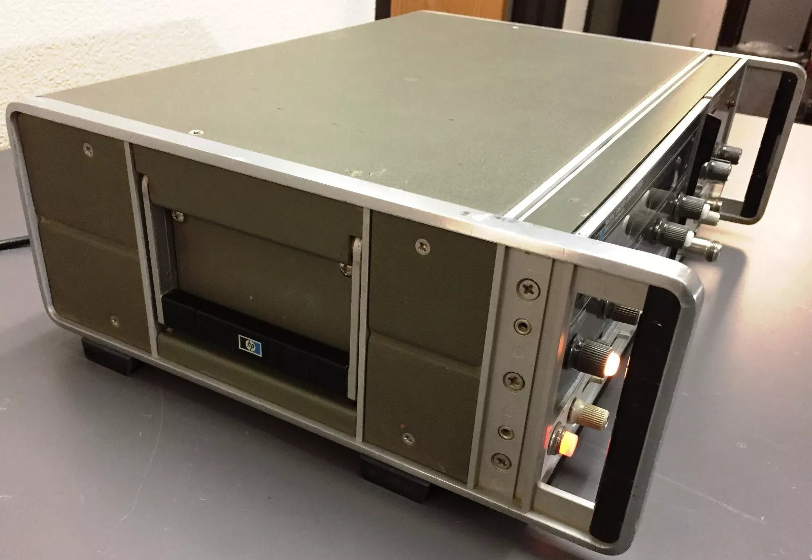 HP 8620C Sweep Oscillator Generator with HP 86290A RF Plug-In