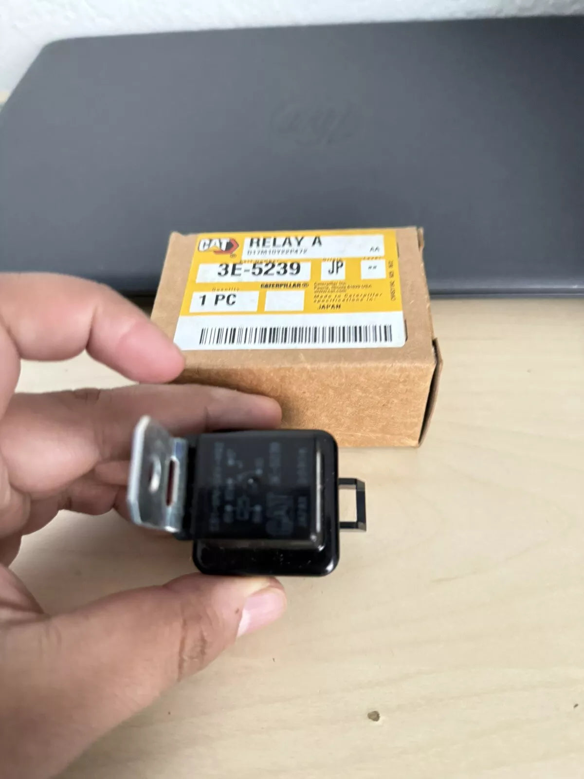 CAT 3E-5239 24 Volts Connector Plug Relay (Genuine OEM) New
