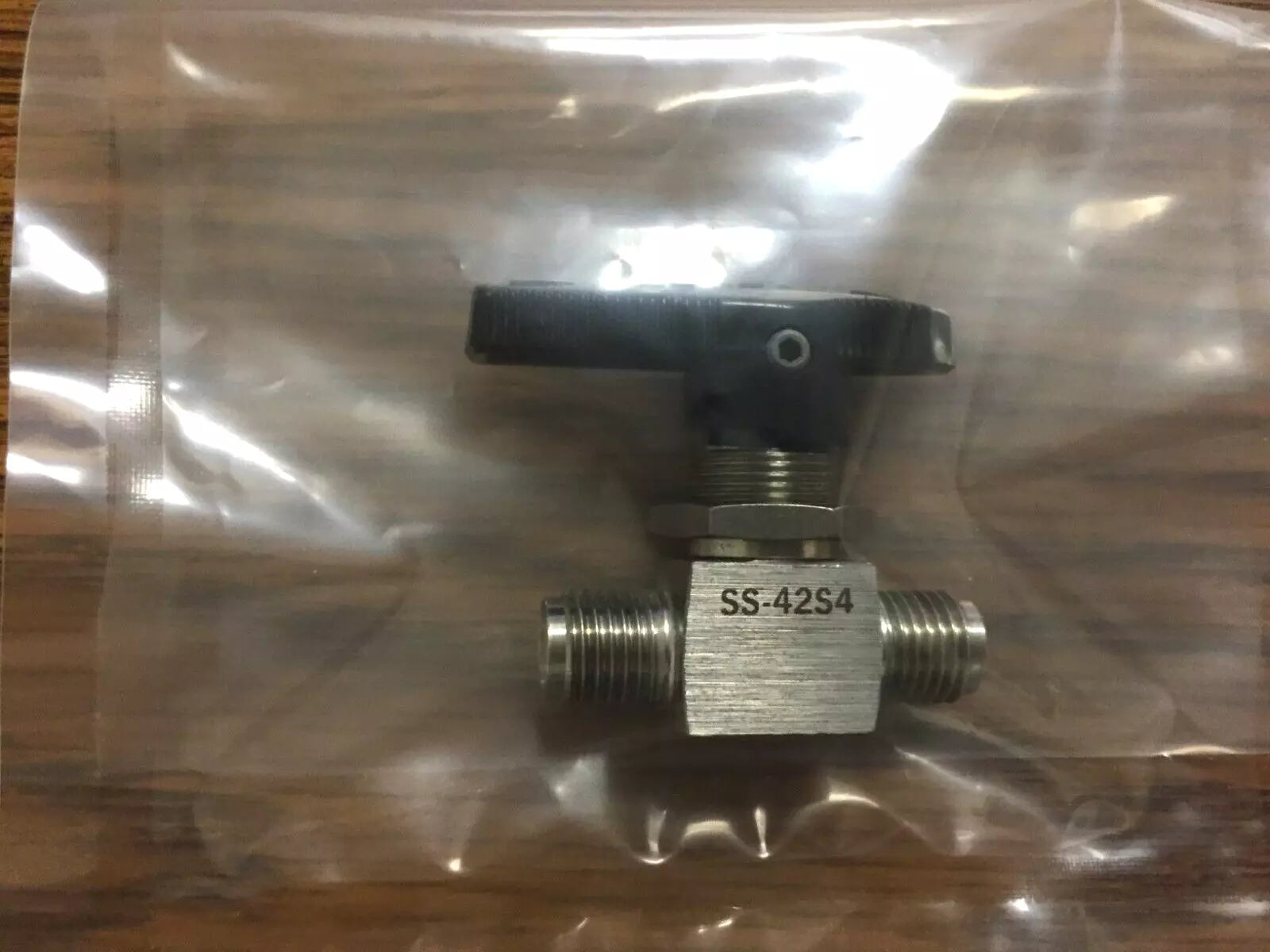 Whitey SS-42S4 316 Stainless Steel Ball Valve 1/4 Tube Fittings 2500 PSI