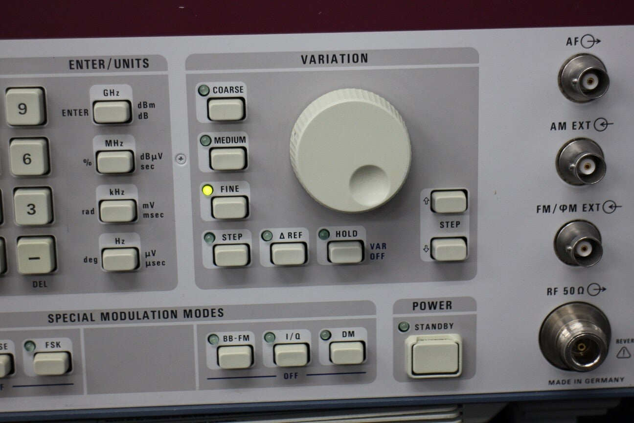 SMHU /B5 Signal Generator by Rohde & Schwarz