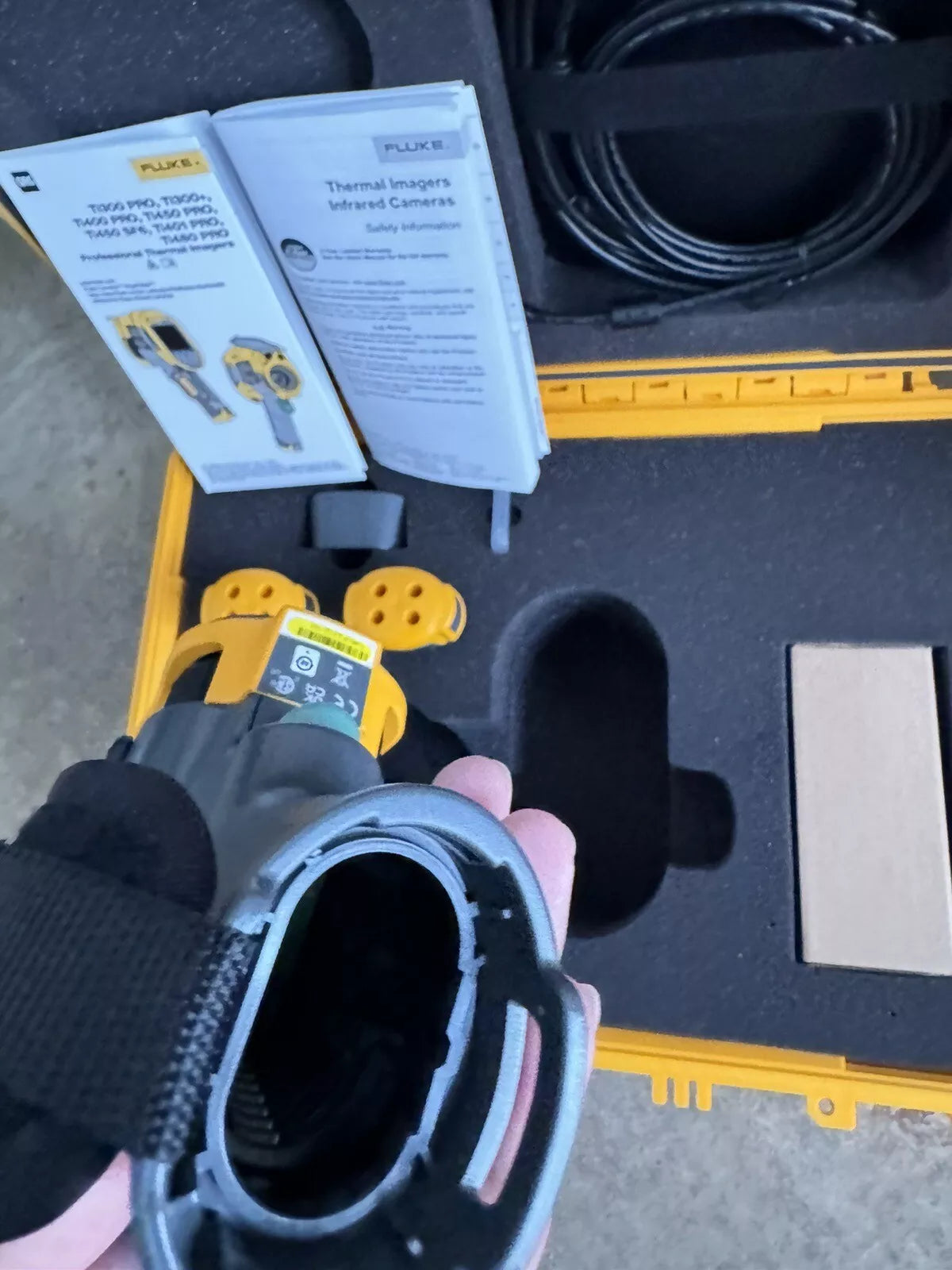 FLUKE TI480PRO IR Camera 60Hz, 640 x 480 Resolution, 2 Batteries with Charger & Case