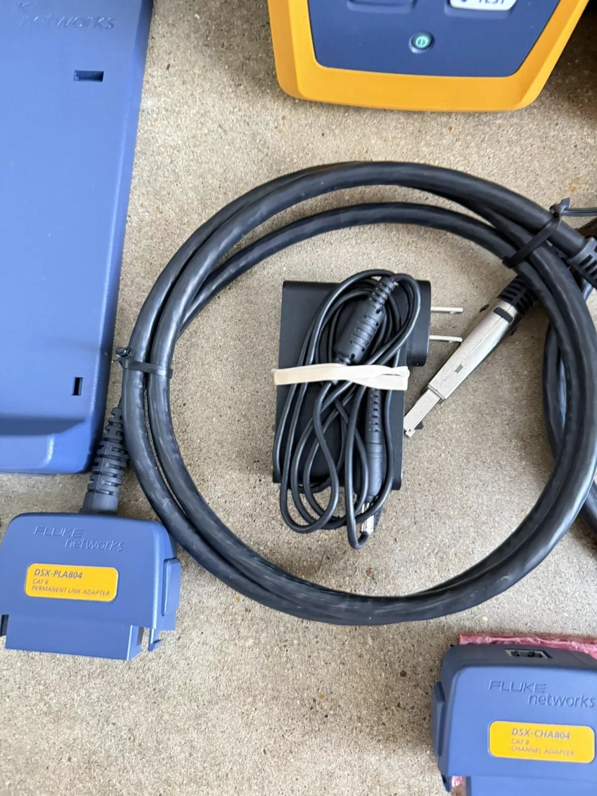 FLUKE Networks DSX-8000 Cable Certifier Tester Kit (Calibrated 2022)