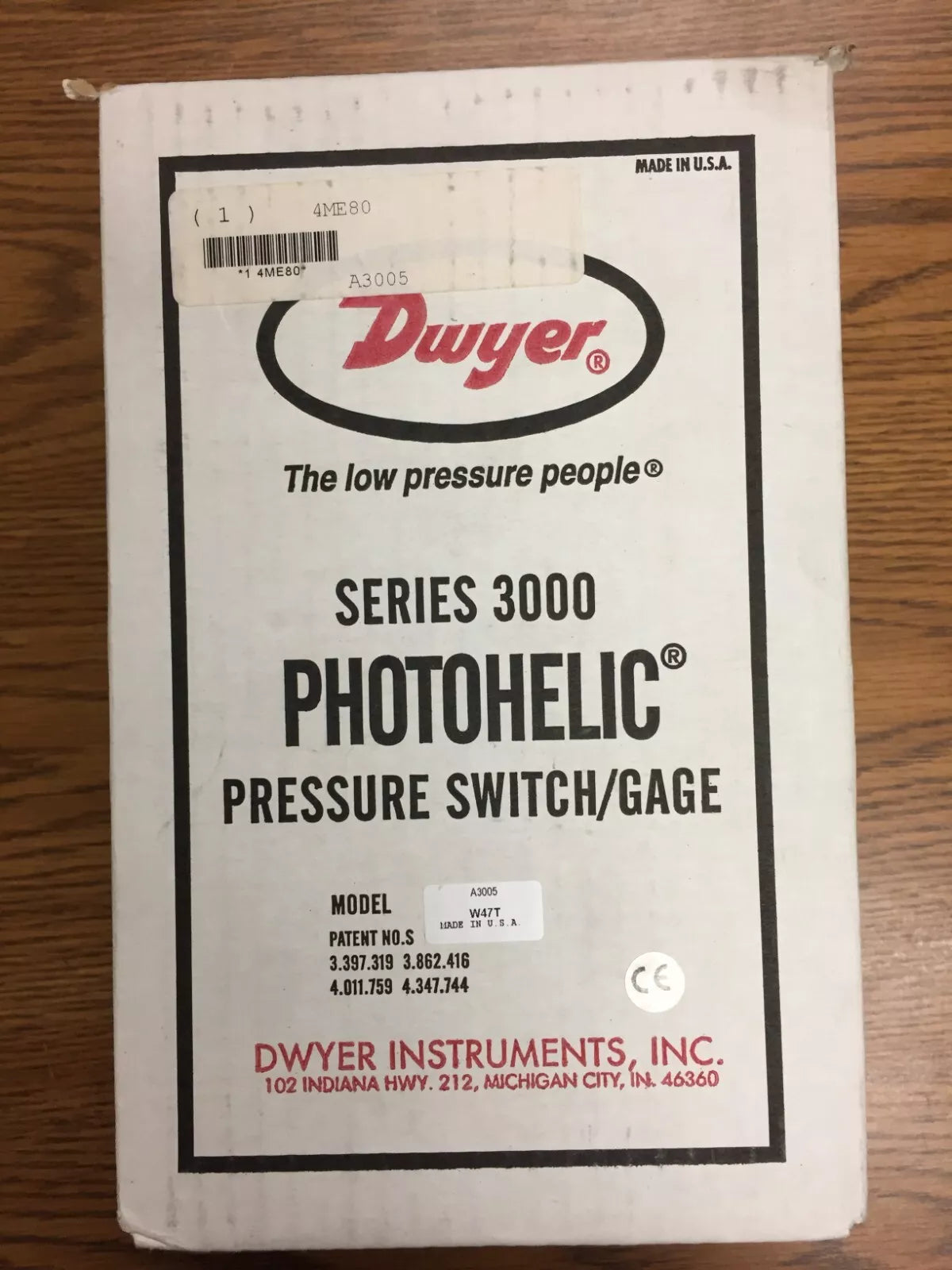 Dwyer A3005 Photohelic Pressure Switch/Gage Indicator