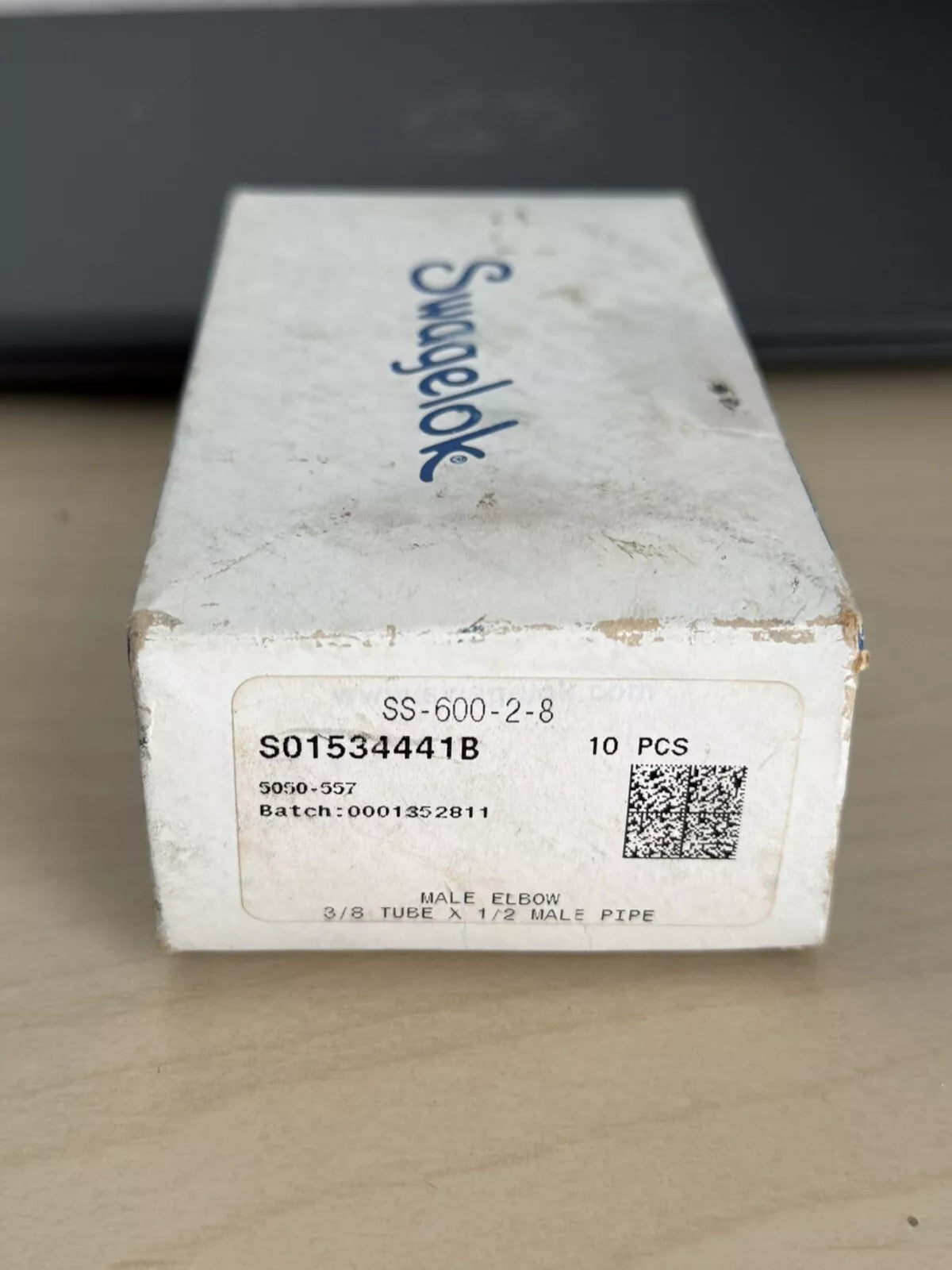Swagelok Stainless Steel Elbow Fitting, 3/8 Tube x 1/2 Male NPT, SS-600-2-8