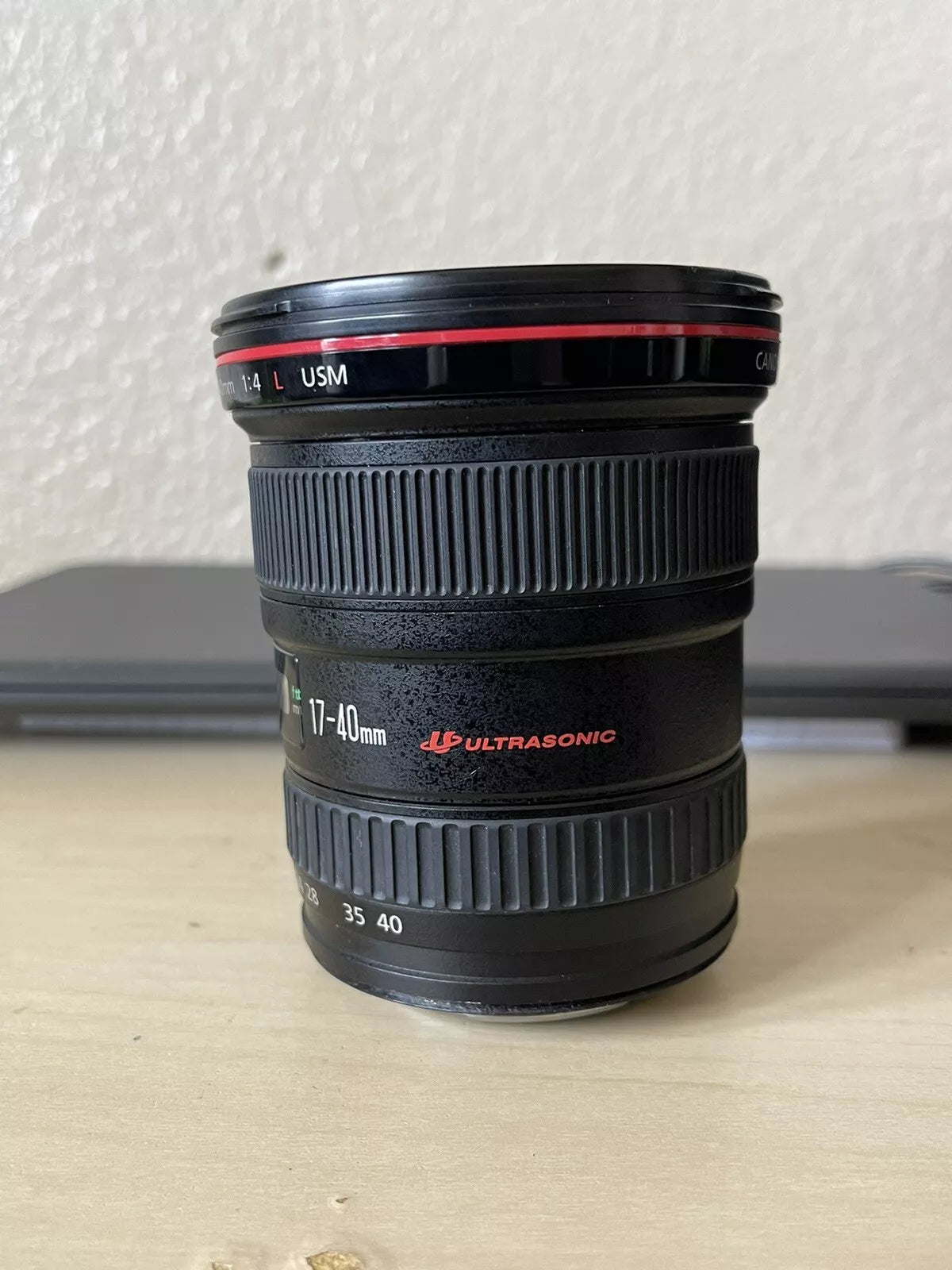 Canon EF 17-40mm f/4L Ultra Wide Angle Zoom Lens - Black (8806A002)