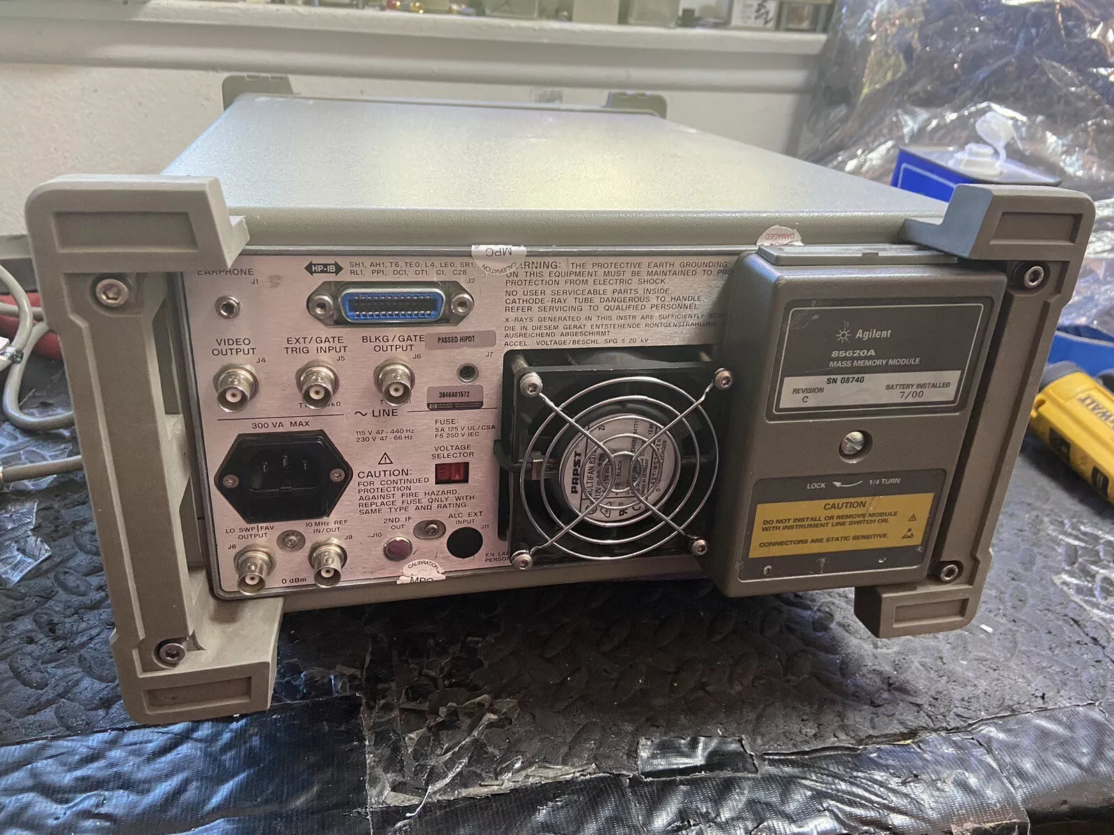 HP Agilent 8564E/EC 20Hz-40GHz with Color LCD, Opt. 6, 7, Calibrated