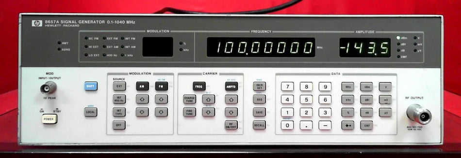 Agilent/Keysight 8657A 3217A04627 Signal Generator, 100 kHz to 1040 MHz