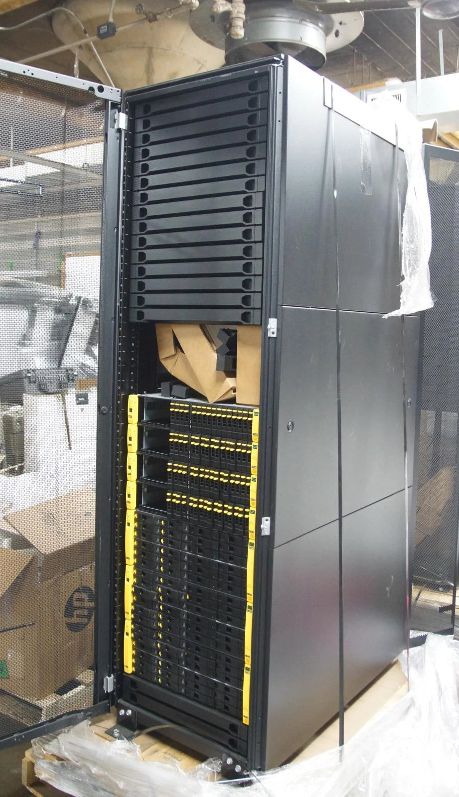 HPE 3PAR StoreServ 8440 Controller with 6x 8400 Disk Array No HDD