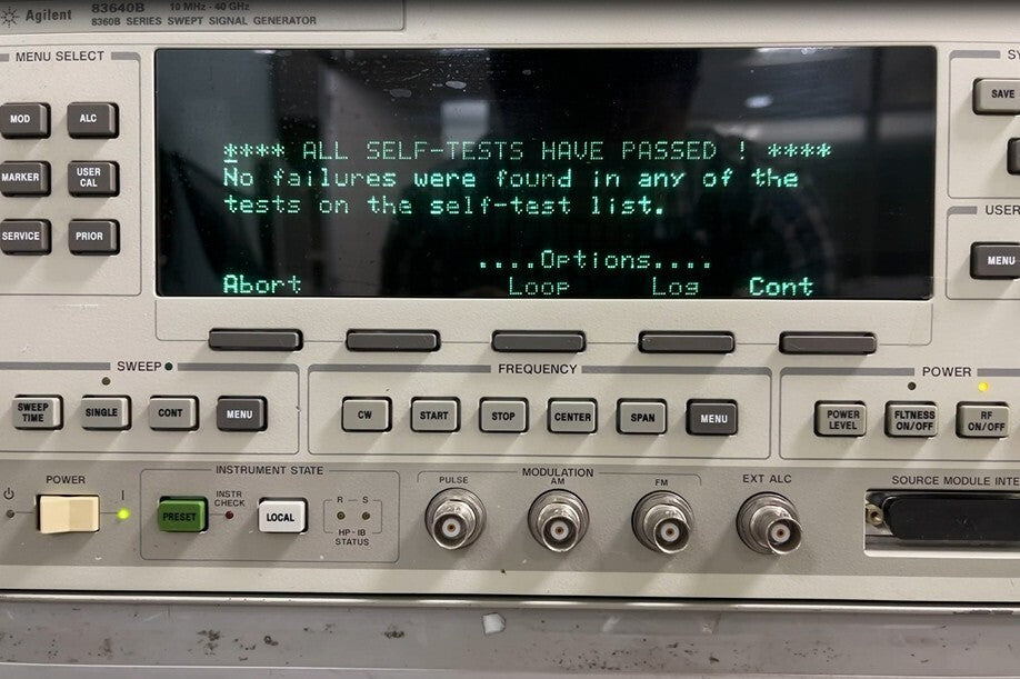 HP Agilent 83640B 10MHz-40GHz Synthesized Sweep Signal Generator _ 0869