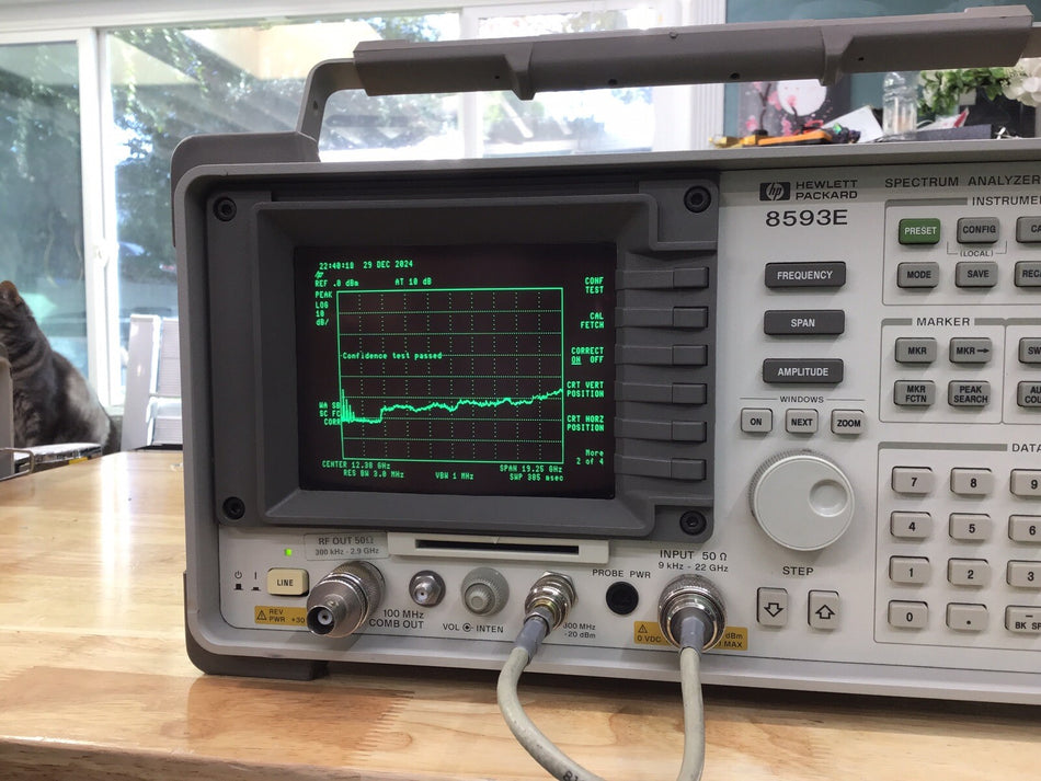 Agilent HP 8593E/EM Spectrum Analyzer 26.9 GHz 10,130,4,103,26 EMC Emi Cal’d TG