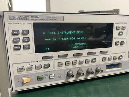 HP Agilent 83620A 10MHz-20GHz Synthesized Sweep Signal Generator w/001,008_0498