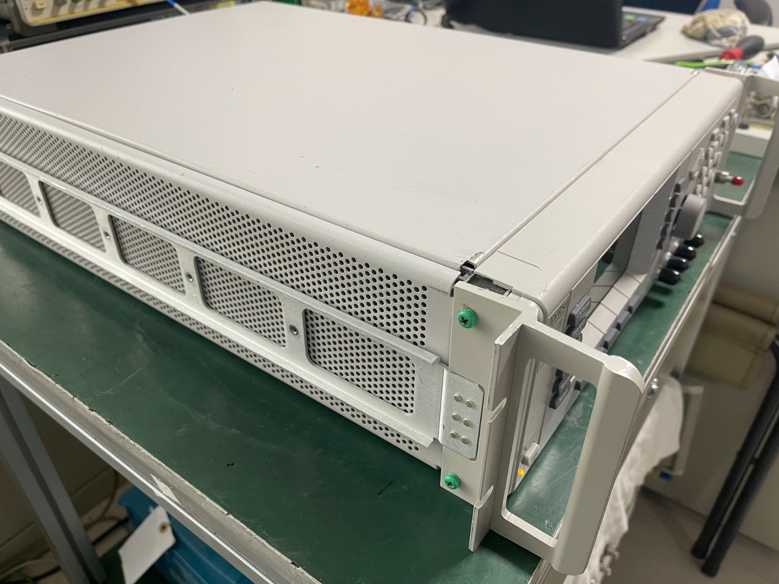 Anritsu 69347B Synthesized Signal Generator 10MHz - 20GHz , w/8 , 11 , 14 _4120