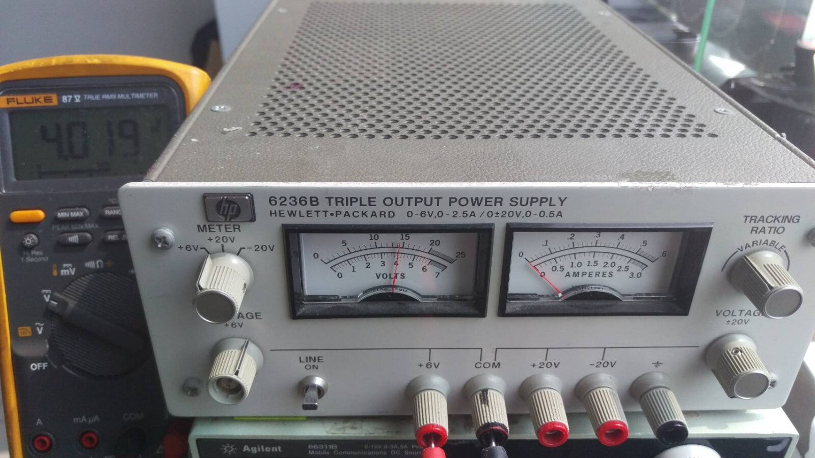 HP Agilent 6236B Triple Output DC Power Supply 0-20 V / 0-2.5A / 35 W - XG eqpt