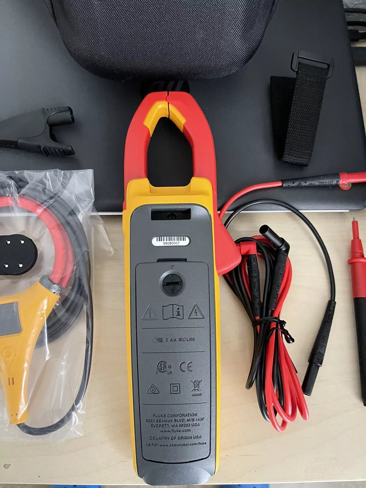 Fluke 378 FC Non-Contact Voltage True-rms AC/DC Clamp Meter with iFlex for 3-Phase Tests