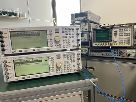 Agilent E4438C ESG Vector Signal Generator 250kHz-3GHz ,005, 1E5, 503, 601_81-53