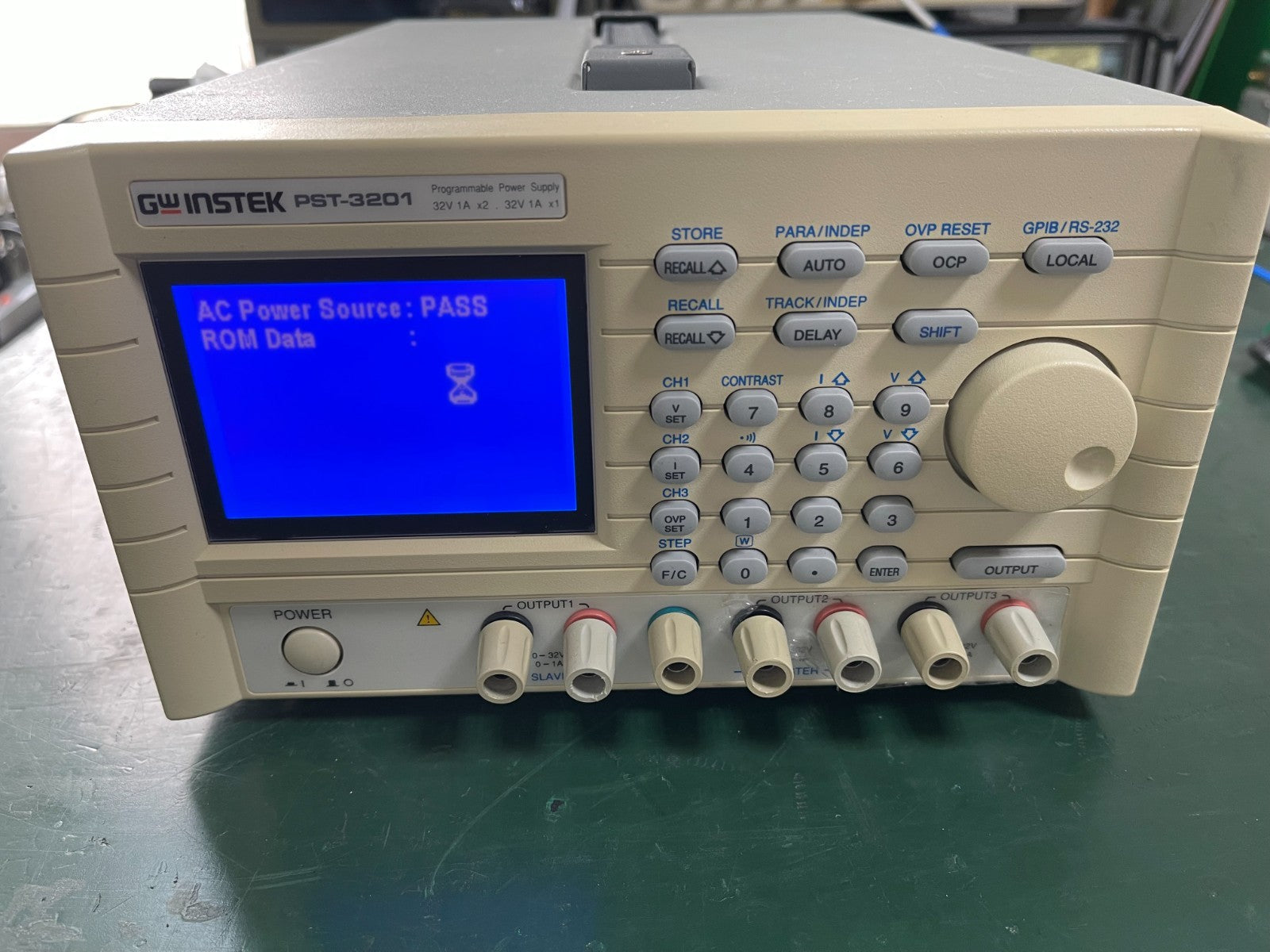 GW INSTEK PST 3201 PROGRAMMABLE POWER SUPPLY 3x 32V 1A _EL913483