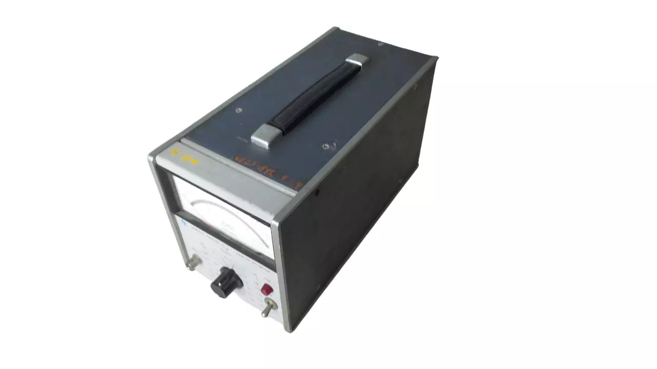HP 400E AC Voltmeter - Precision Measurement Tool