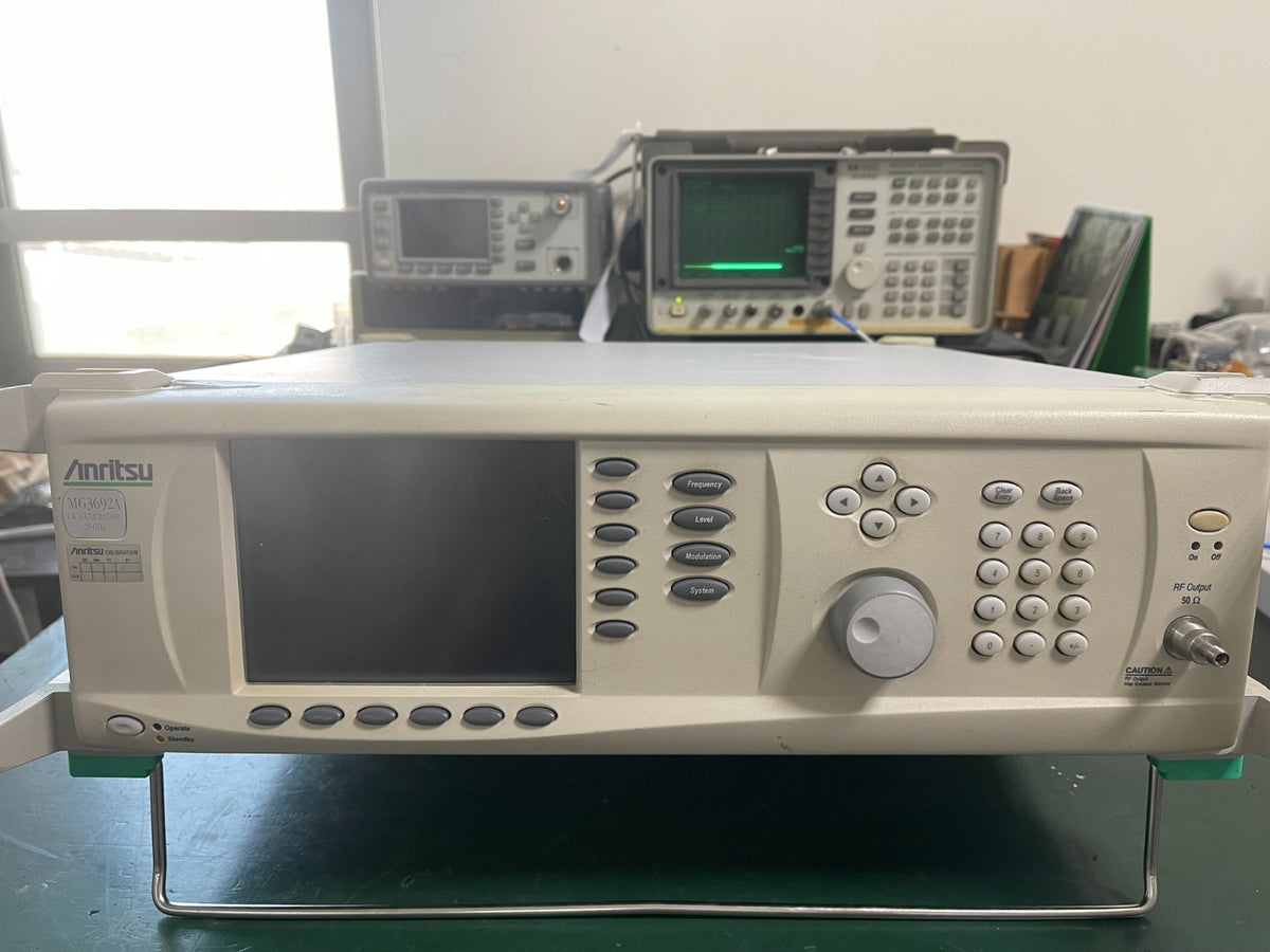 Anritsu MG3692A CW Signal Generator 10MHz to 20GHz w/ Opt. 2F ,4 ,11 ,16 _1004