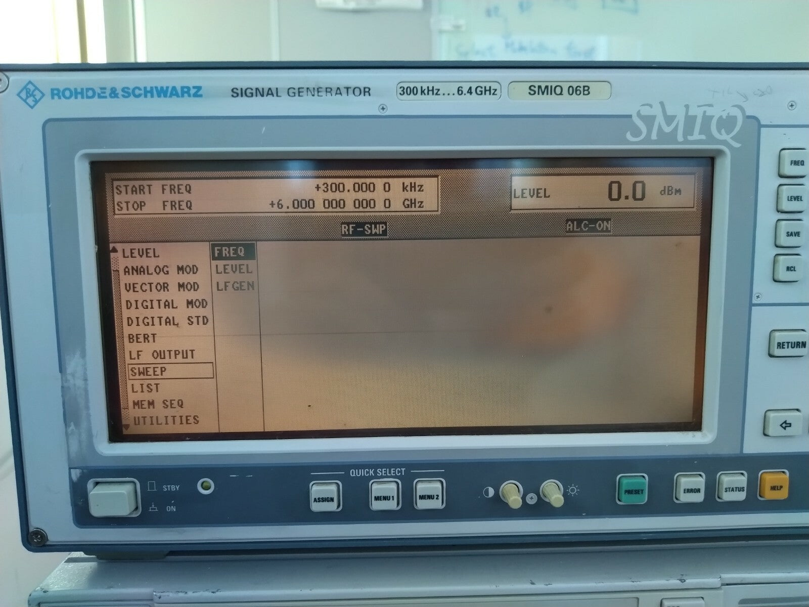 Rohde &amp; Schwarz SMIQ06B Vector Signal Generator 300 kHz to 6.4 GHz w/ BER _ 8542