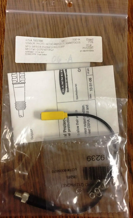 Banner Q12RP6FF30Q3 Photoelectric Sensor, Fixed Field, 30mm, 10-30VDC, PNP