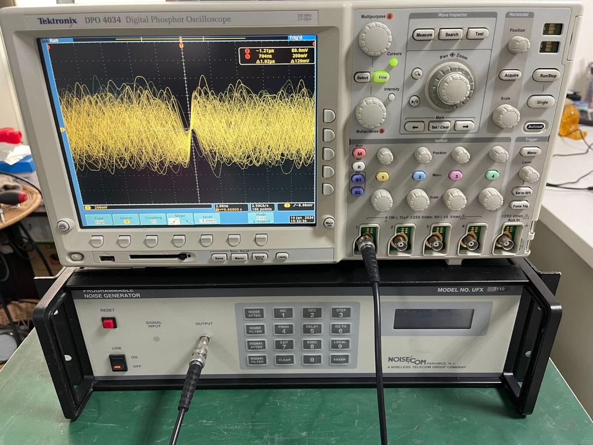 NOISECOM UFX7110 PROGRAMMABLE NOISE GENERATOR UFX7110 , 100 Hz - 1.5 GHz - XG eqpt