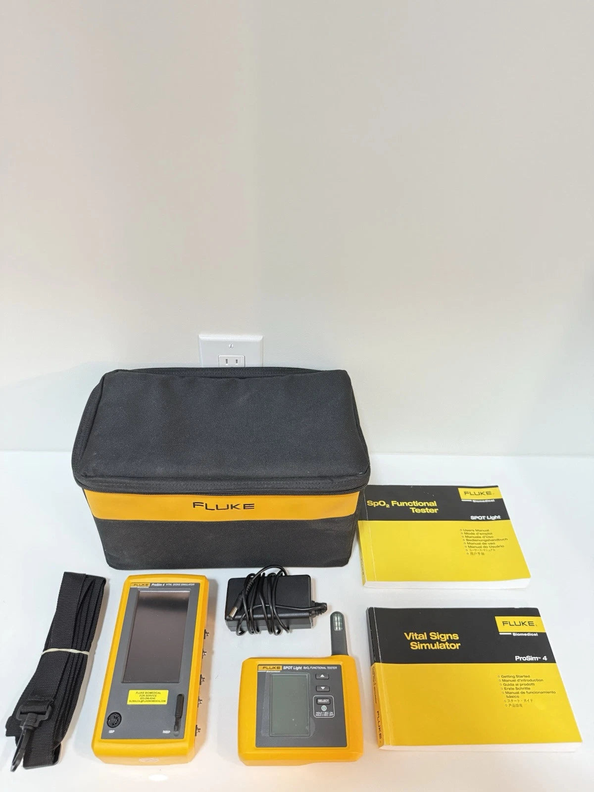 FLUKE Biomedical ProSim 4 & Spot Light Kit with Bag & Charger (Tested)