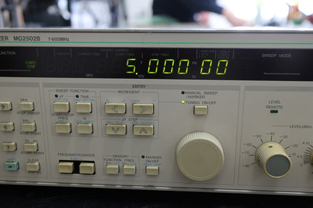 1Hz-600MHz Frequency Synthesizer by ANRITSU