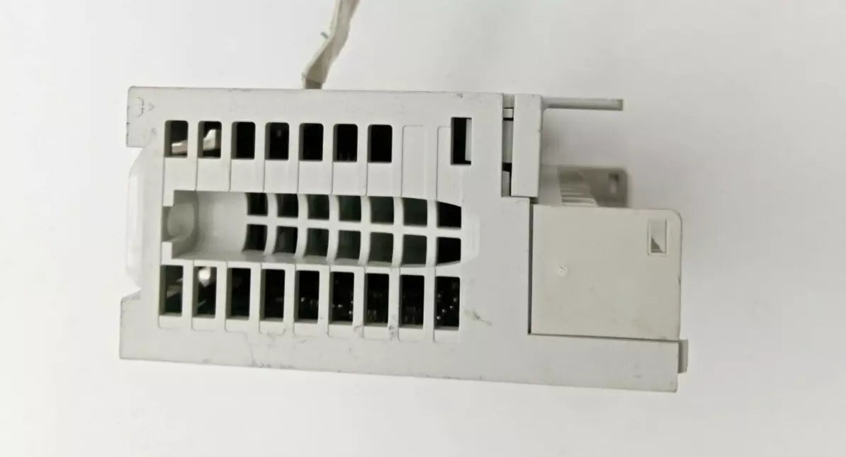 Mitsubishi Electric FX5-16EYR/ES Output Module 16 Outputs PLC 24 VDC