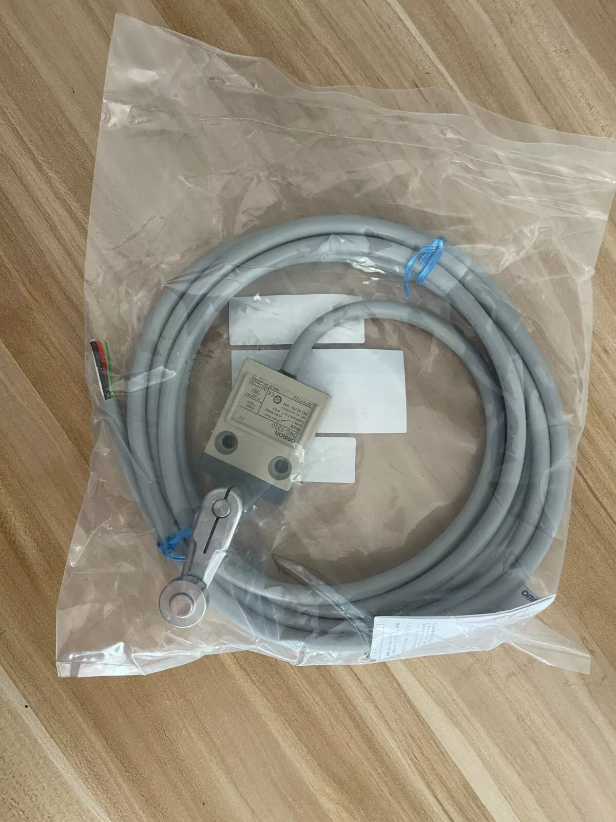 Omron D4C-1320 D4C1320 Limit Switch in Box