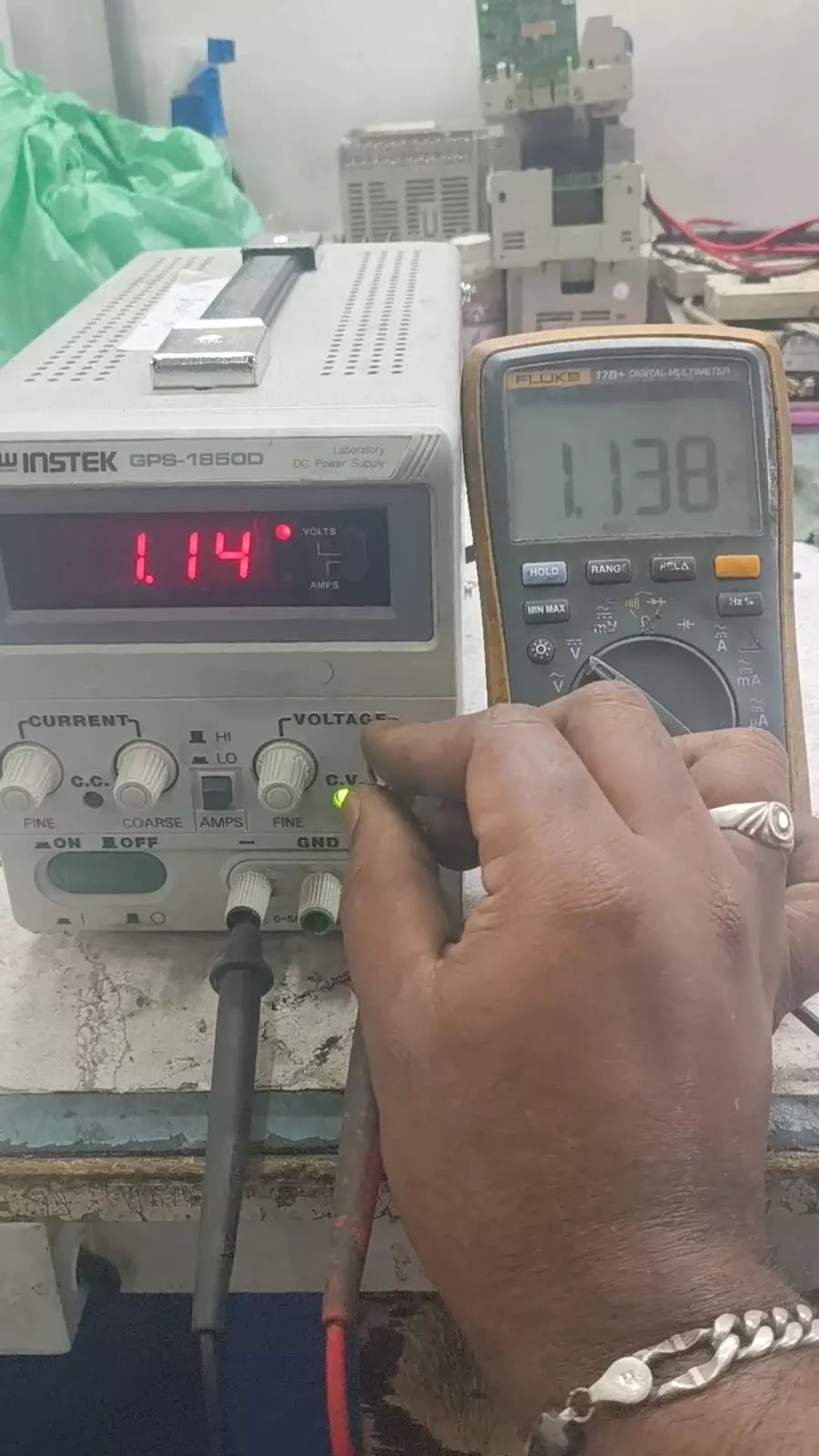 GW Instek GPS-1850D DC Power Supply Programmable 0-18V 0-5A