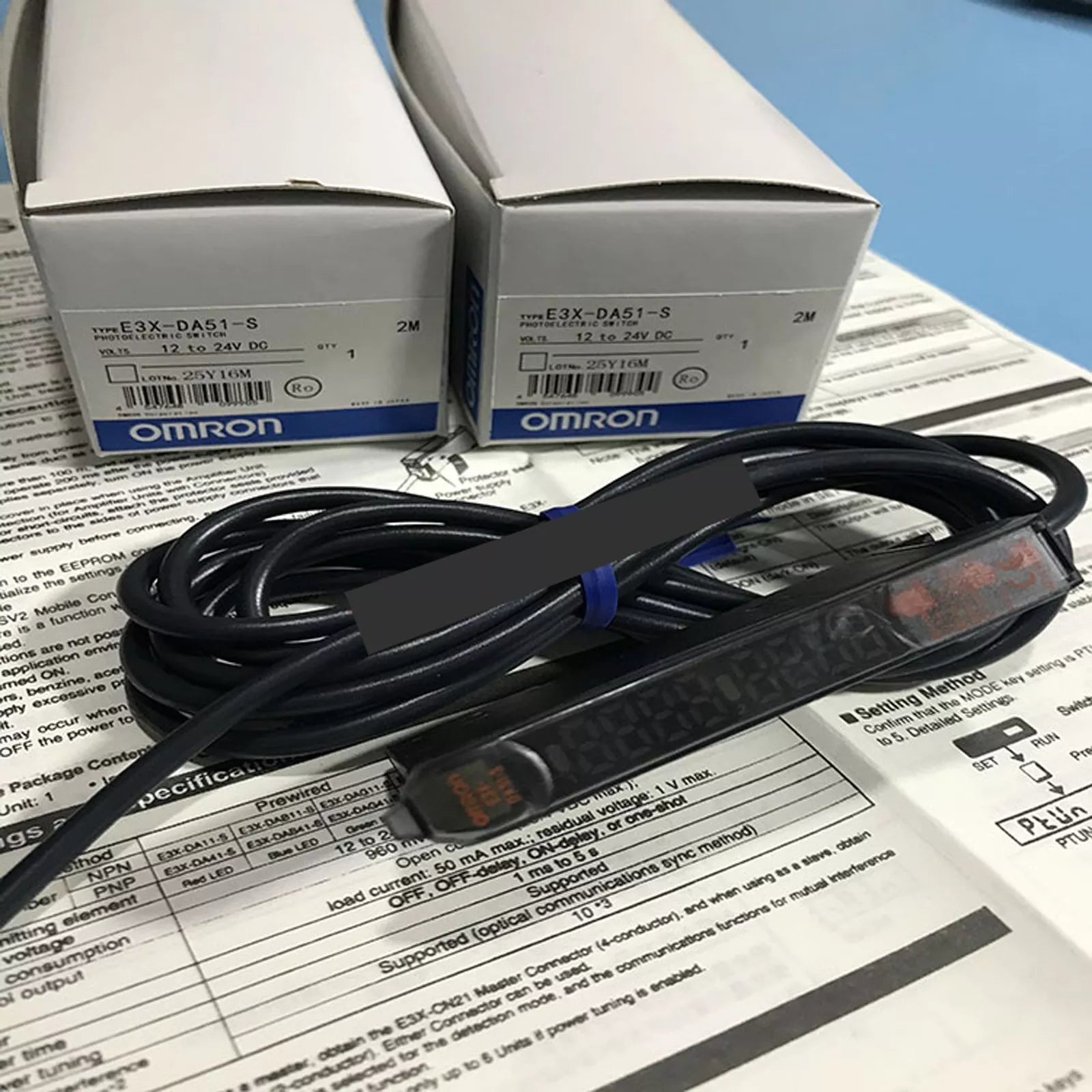 Omron E3X-DA51-S Photoelectric Sensor Switch