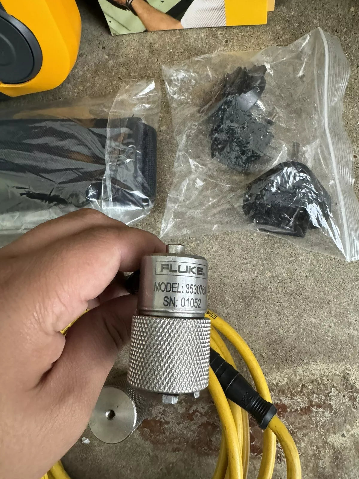 Fluke 810 Vibration Tester with Tachometer, Triaxial Accelerometer & Case