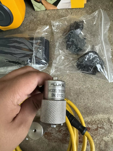 Fluke 810 Vibration Tester with Tachometer, Triaxial Accelerometer & Case
