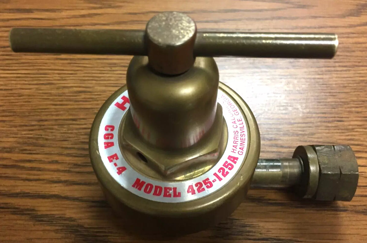 Harries California Co. Model 425-125A, CGA E-4 Regulator