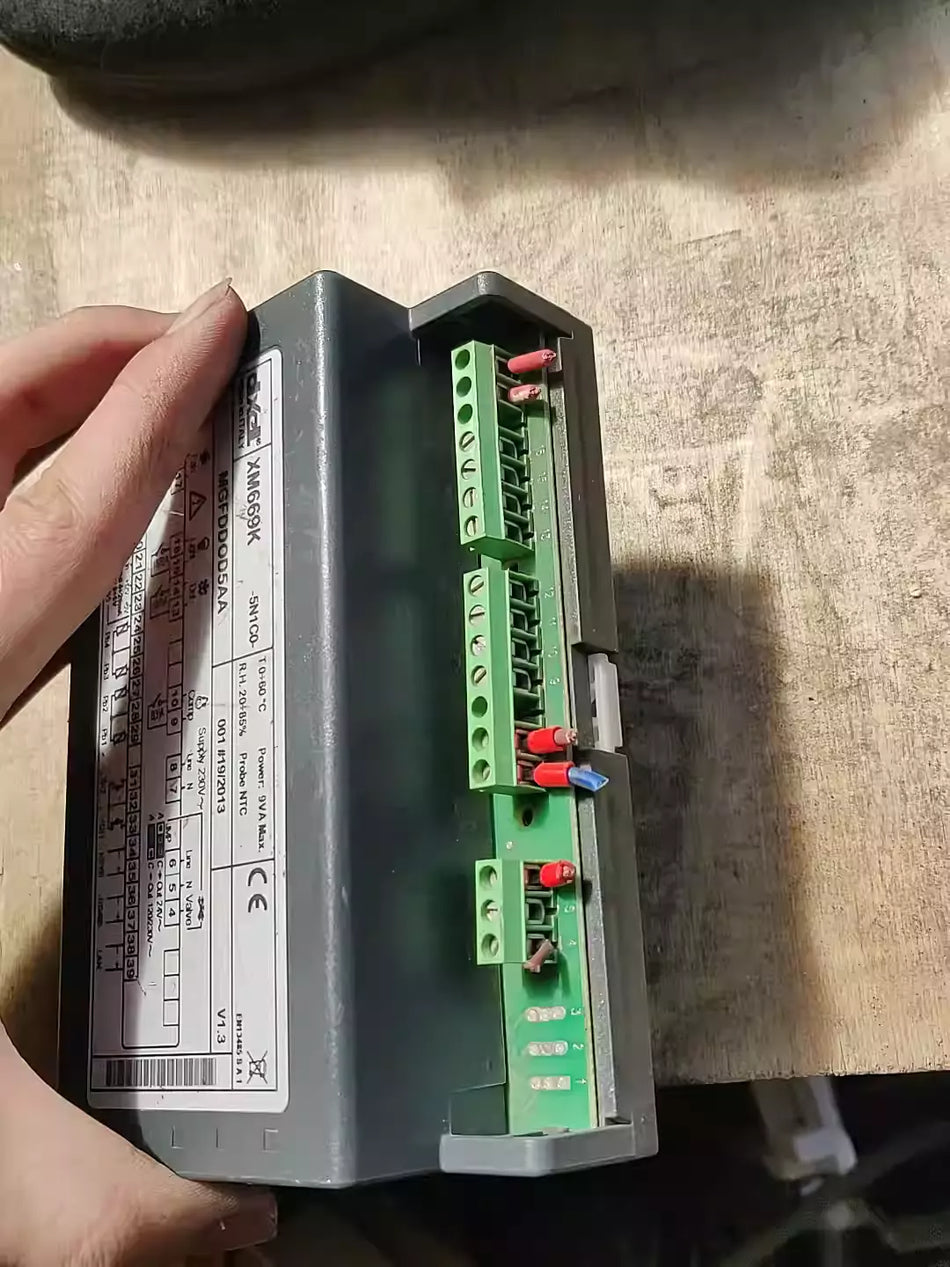 1PCS USED Emerson XM669K-5N1C0 controller///